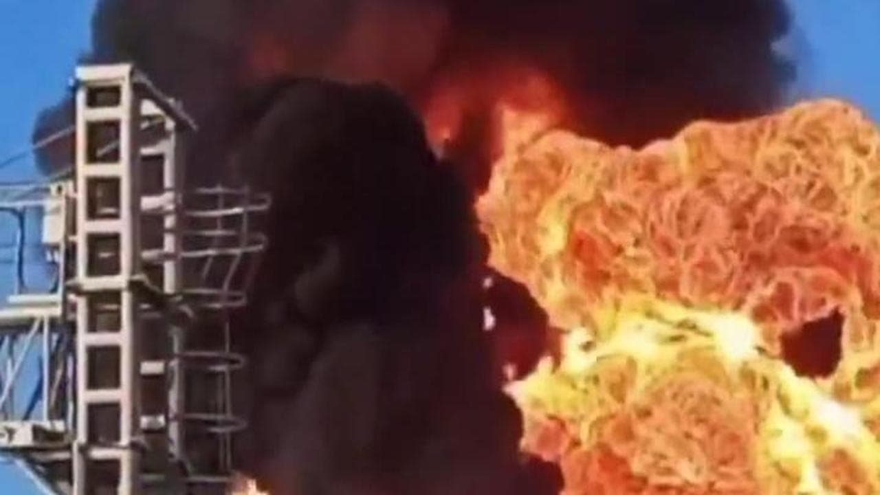Russia, treno carico di carburante salta in aria: il momento esatto della gigantesca esplosione