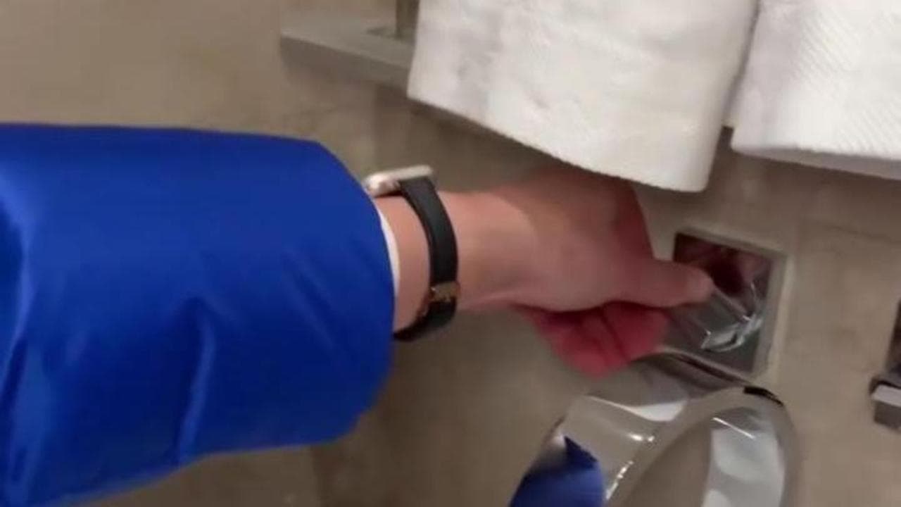 Sos della giornalista americana alle Olimpiadi in Italia: "C'è un esperto di bidet? Come funziona?"