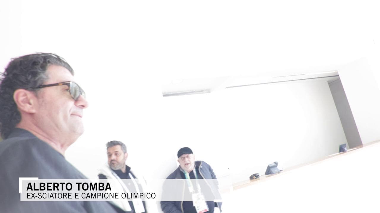 Giallo sull'ultimo tedoforo alle Olimpiadi, slalom di Tomba fra i cronisti: "Sarò io? Chi lo sa"