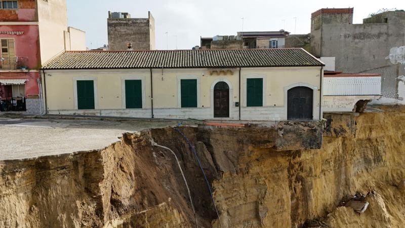 Niscemi (Caltanissetta), 3 febbraio: la biblioteca in bilico sulla frana