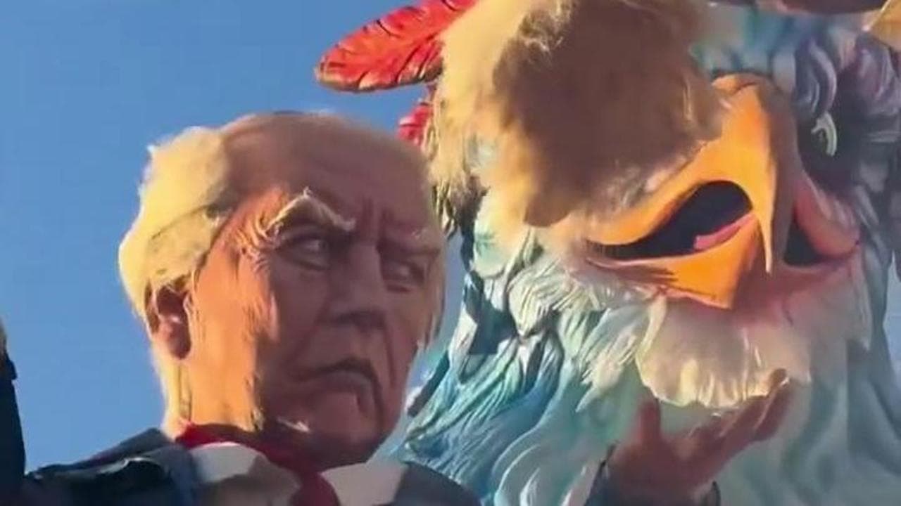 Carnevale di Viareggio, sul carro anche Trump e un nativo americano che gli fa lo scalpo