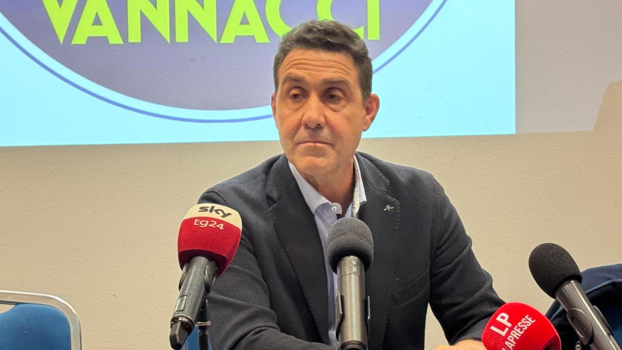 Vannacci, primi addii alla Lega. Arianna Meloni: non lo temiamo
