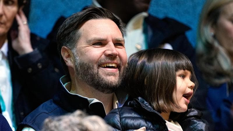 Olimpiadi, Milano indispettita dal vicepresidente Usa Vance. “Invadente e perennemente in ritardo”
