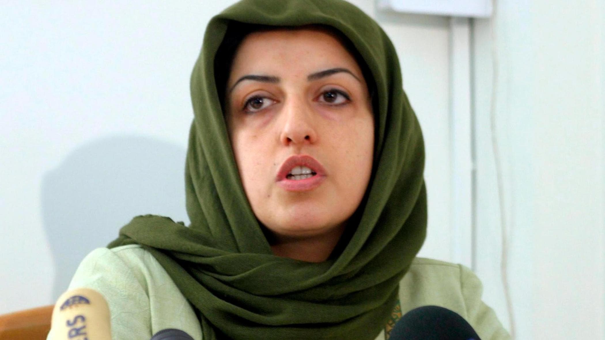 Iran, la premio Nobel per la pace Mohammadi condannata a 6 anni di carcere e a due di esilio