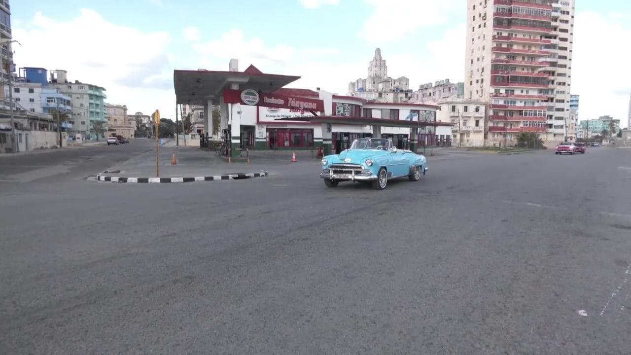 Cuba, carburante razionato: la desolazione delle strade vuote e lo sconforto dei tassisti