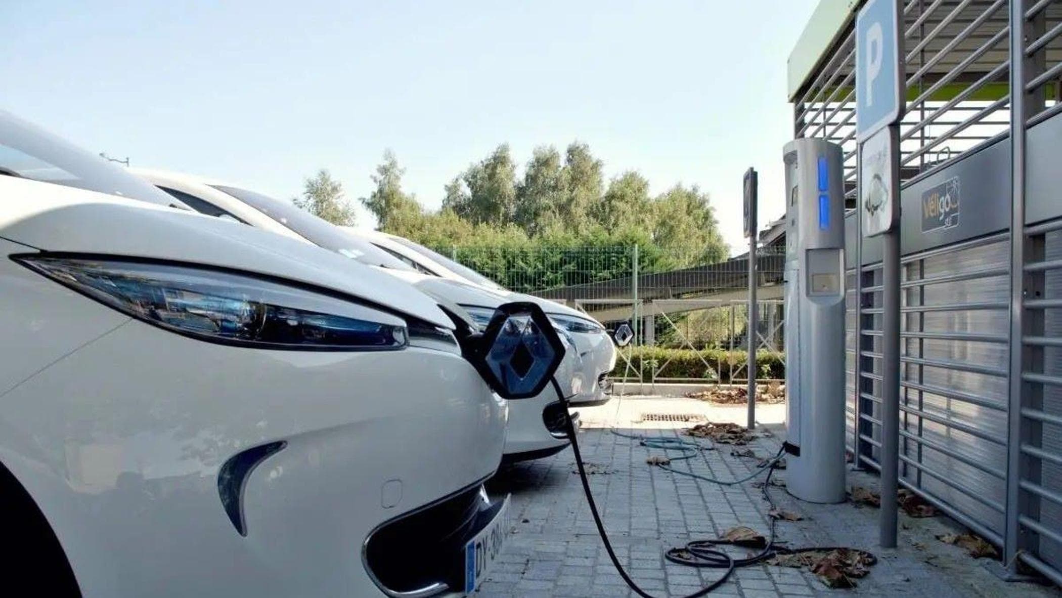 電気自動車、さよなら免除: 税金がやってくる。イギリスから日本への支払い方法と金額は次のとおりです