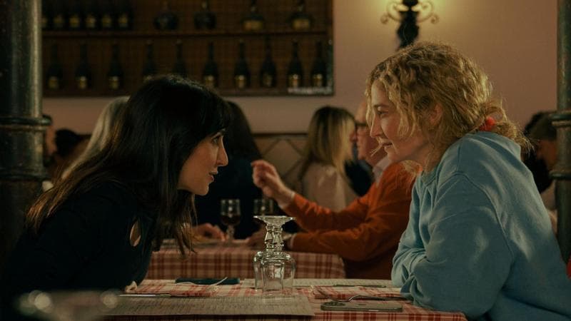 Silvia D'Amico con Alba Rohrwacher in "Tre ciotole" (foto di Greta De Lazzaris)