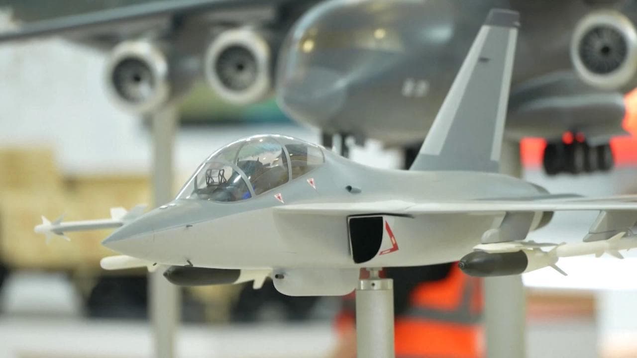 Riad, la Cina presenta armi di nuova generazione: droni, laser e caccia alla fiera mondiale della difesa