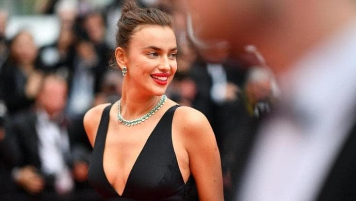 Sanremo, Pilar Fogliati, Tiziano Ferro e Irina Shayk sul palco dell’Ariston