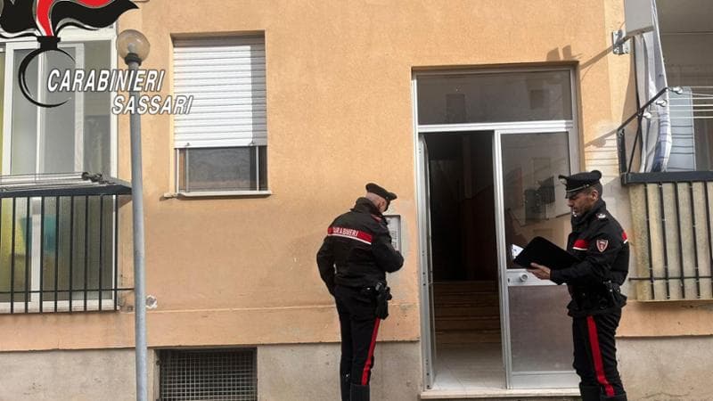 Segregata e seviziata dal compagno per giorni, il padre: “Mia figlia salva grazie a un sms”
