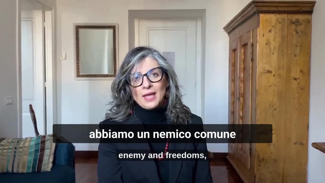 "Abbiamo un nemico comune": la frase di Albanese che ha scatenato la richiesta di dimissioni