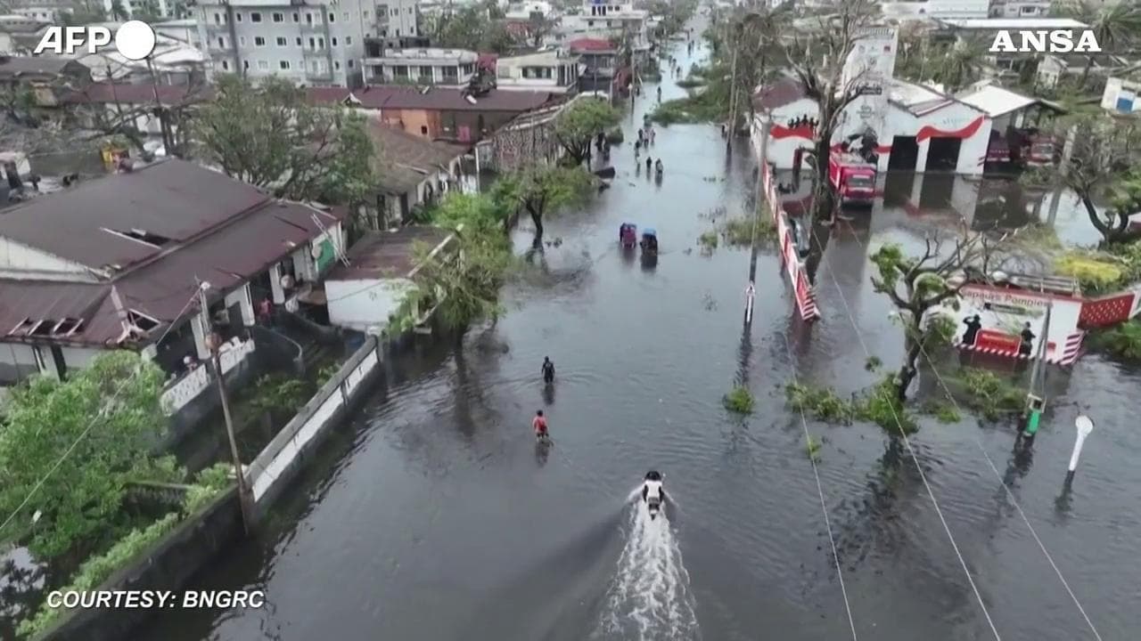 Madagascar, la devastazione dopo il passaggio del ciclone Gezani: le immagini dal drone