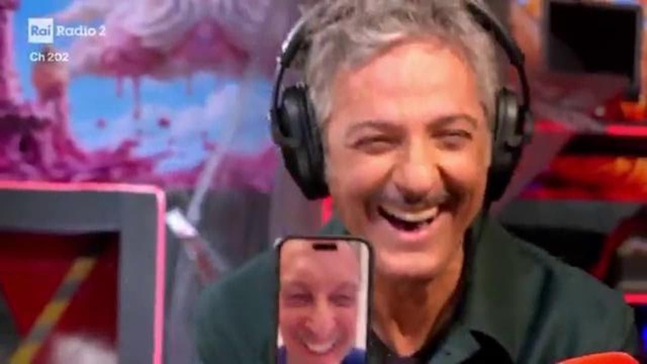 Fiorello fa il provino ad Amadeus. Ripeti: "Benvenuti al festival di Sanremo 2027". Ama lo stupisce
