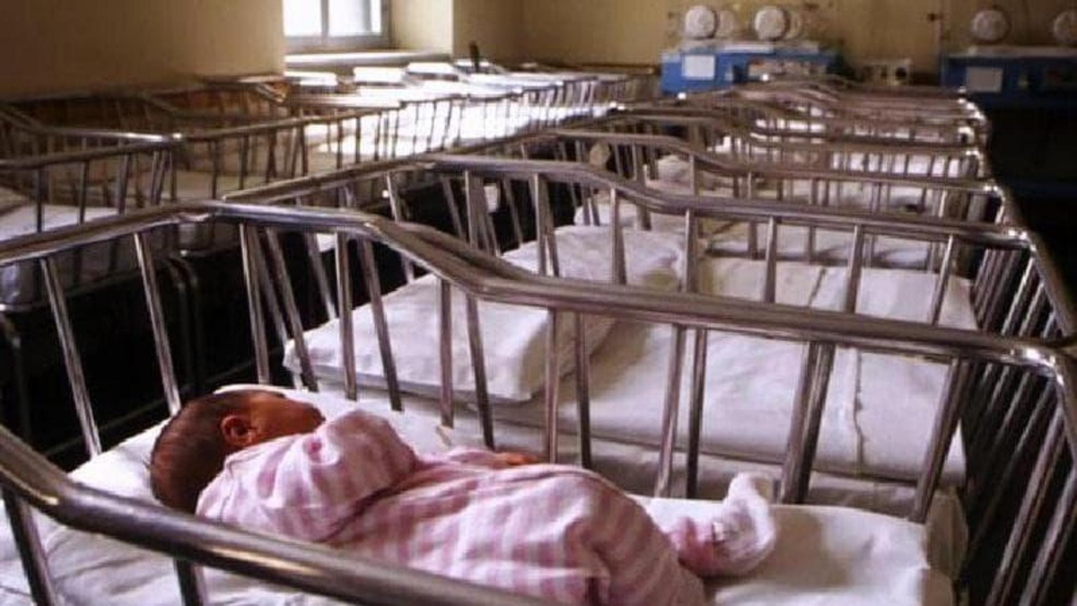 La via francese per il riarmo demografico: una lettera a tutti i giovani di 29 anni contro l’infertilità