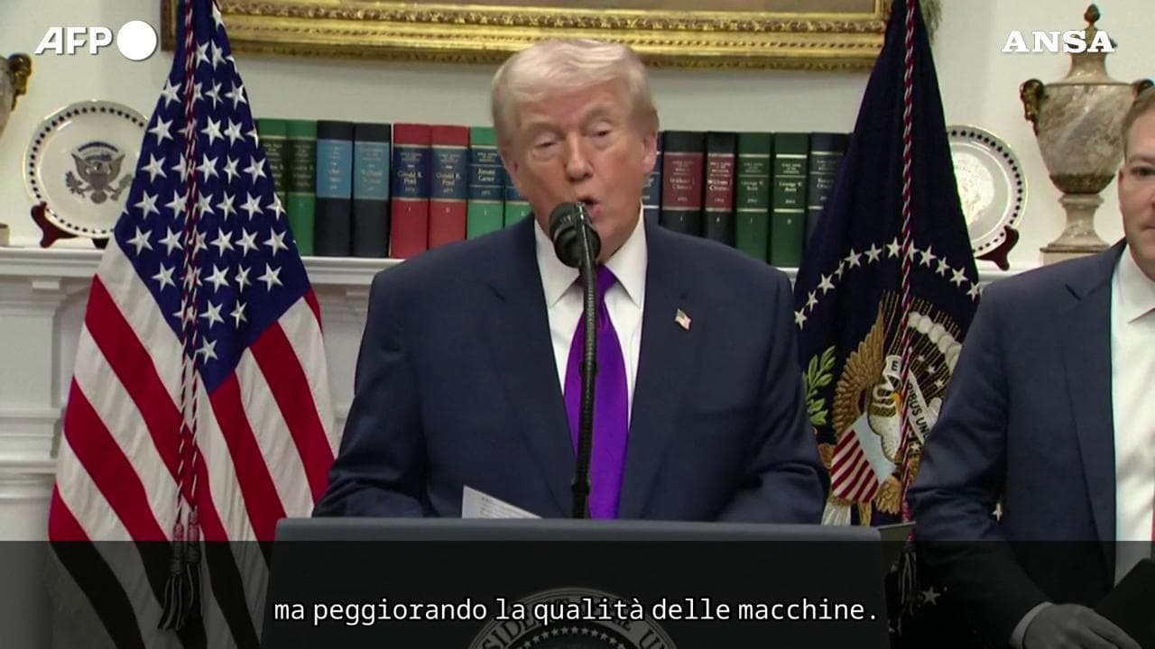 Trump cancella le norme di Obama sul clima e emissioni auto: "Inutili e disastrose"