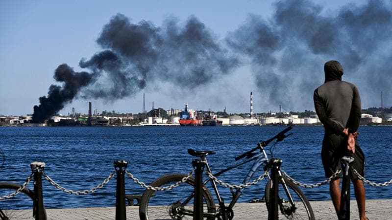 Un incendio in una raffineria dell'Avana