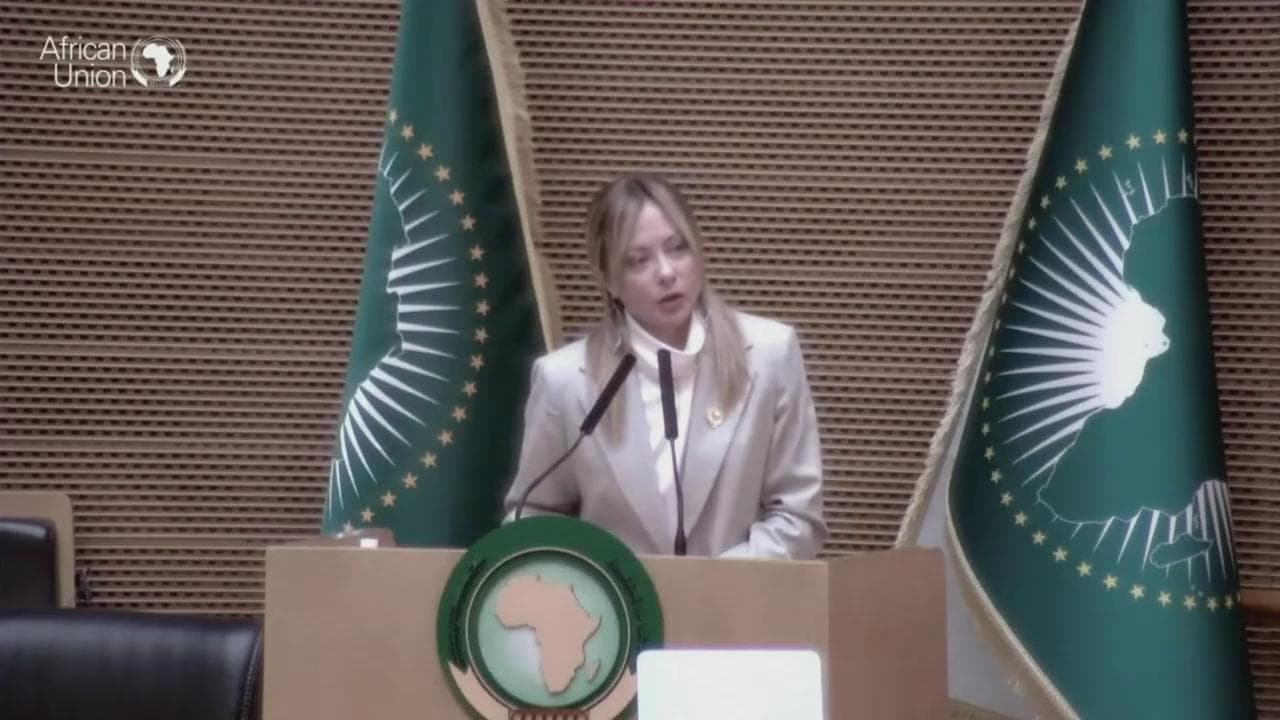 Meloni all'Unione africana: "L'Italia ha nel dna il dialogo, cooperare non vuol dire saccheggiare"