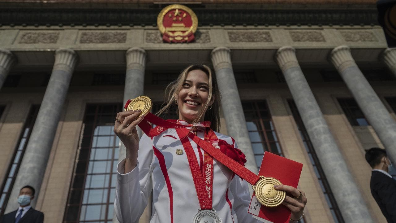 Eileen Gu alle Olimpiadi: il fenomeno dello sci acrobatico da 23 milioni di dollari