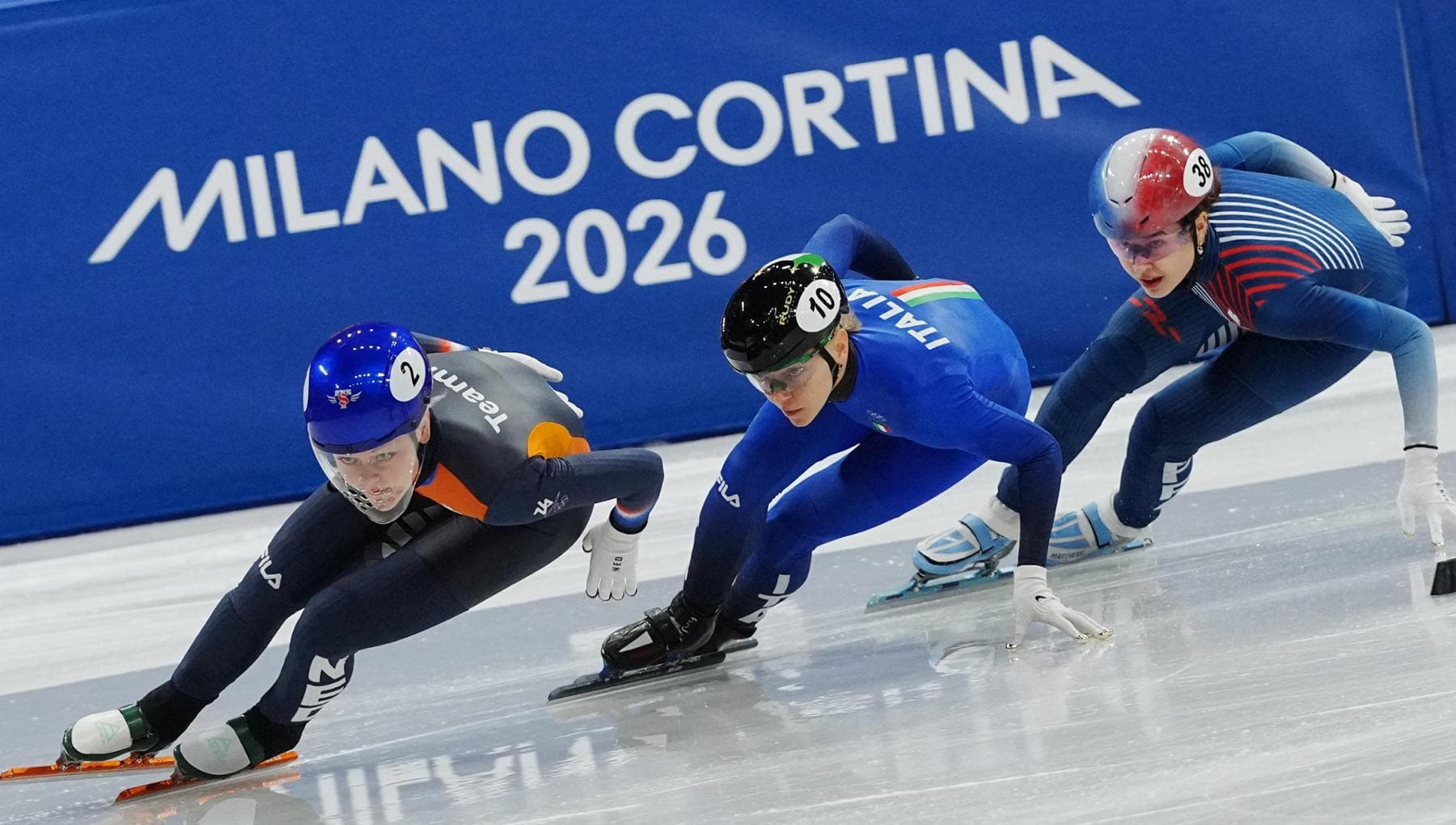 Sighel e Fontana, destini incrociati. L'azzurro viene travolto e eliminato, la campionessa punta ad altre medaglie