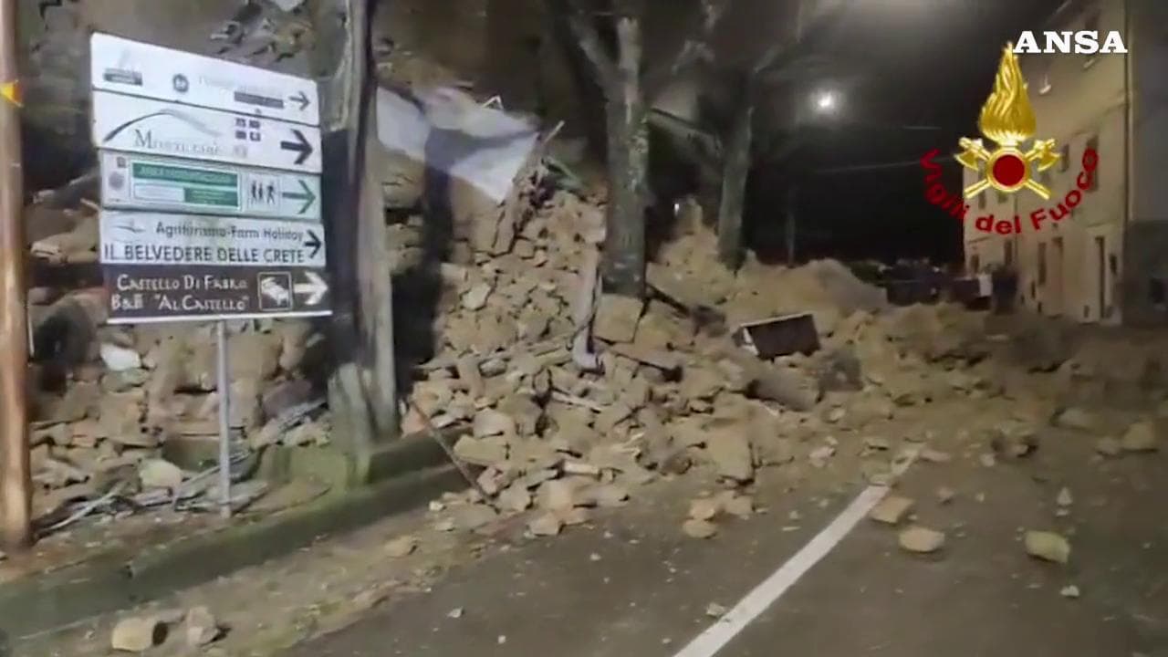 Maltempo, crollano le mura del castello di Fabro nel Ternano