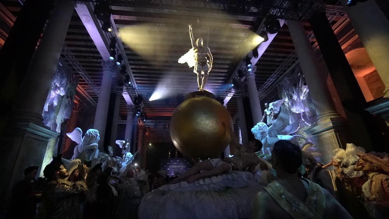 Carnevale di Venezia, le spettacolari immagini del ballo del Doge