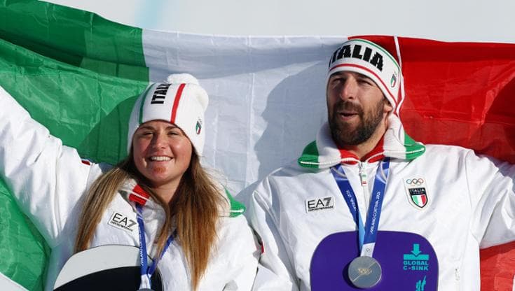 Milano Cortina 2026 Olympics - Snowboard - Mixed Team Snowboard Cross Victory Ceremony - Livigno Snow Park, Livigno, Italy - February 15, 2026.
Silver medallists Lorenzo Sommariva of Italy and Michela Moioli of Italy celebrate REUTERS/Gonzalo Fuentes