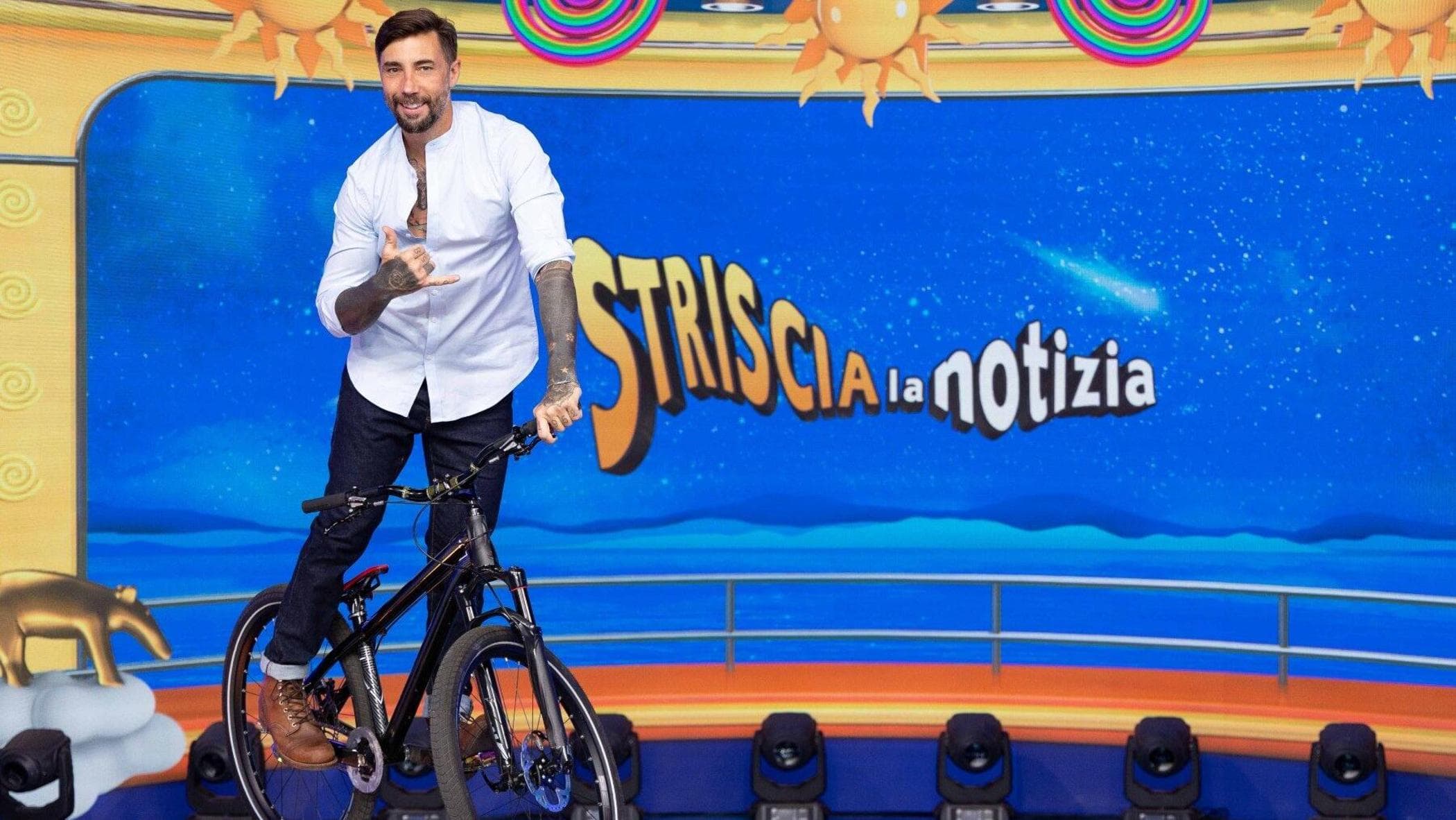 Il ciclista Brumotti su Rai 2. L’ultima idea meloniana per l’informazione