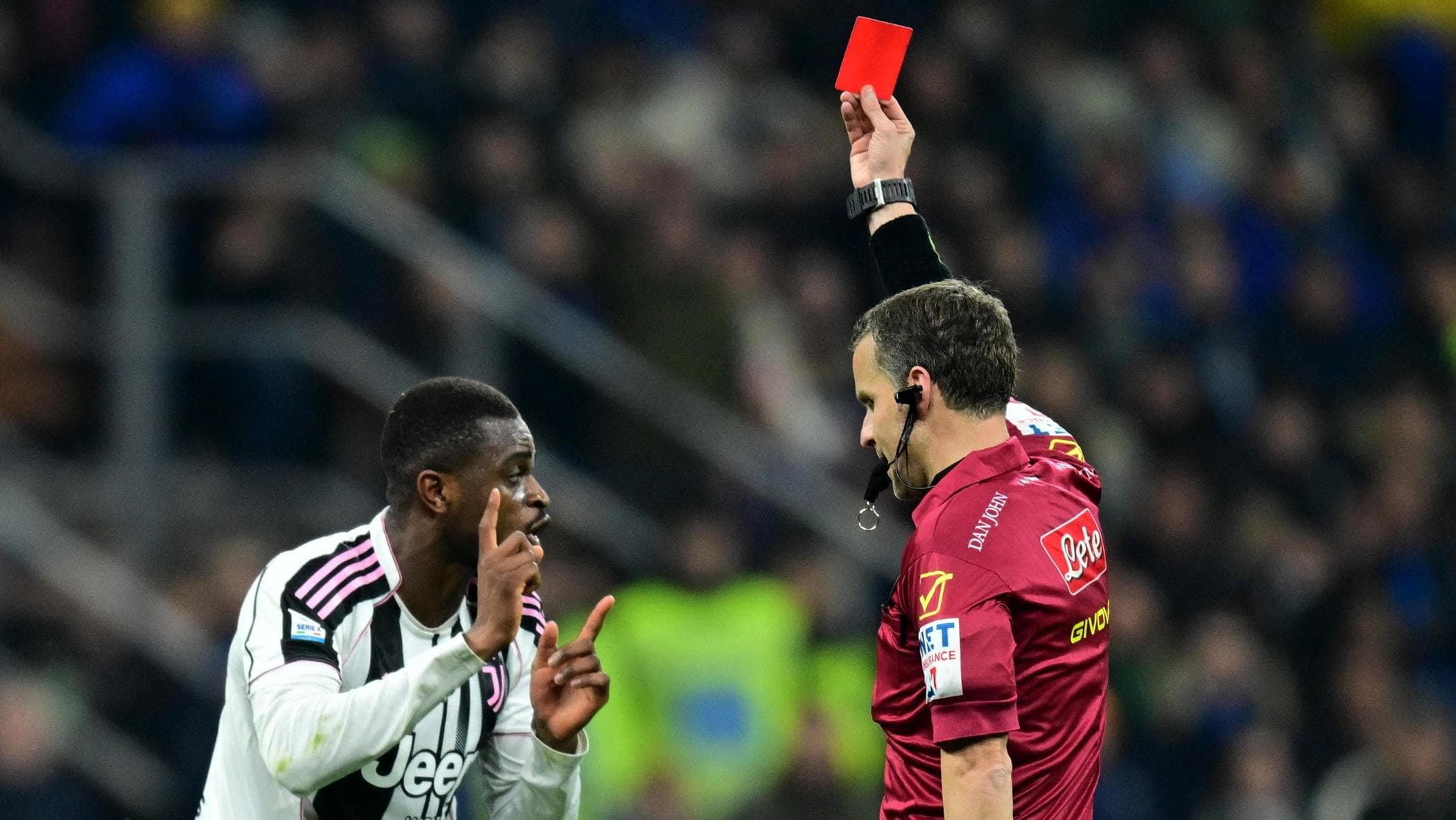 Kalulu-Bastoni, minacce di morte all’arbitro La Penna. Lui denuncia, gli consigliano di non uscire di casa