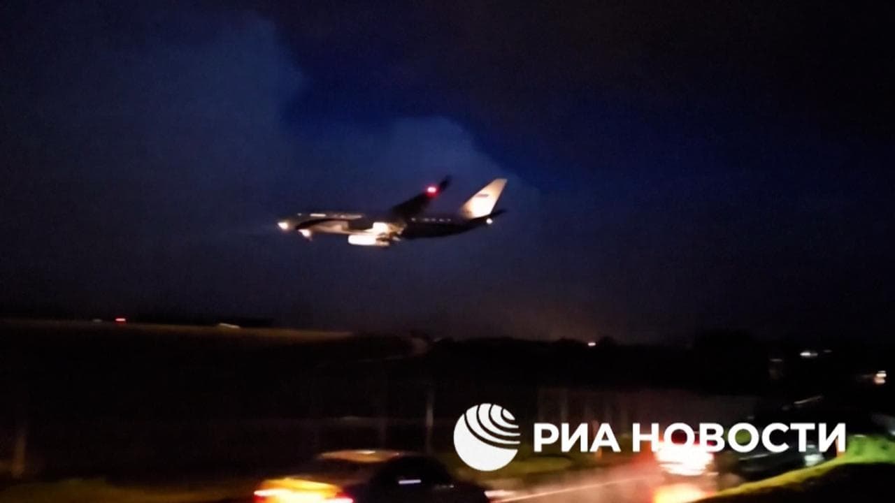 L'aereo della delegazione russa atterra a Ginevra per i colloqui di pace con Ucraina e Stati Uniti