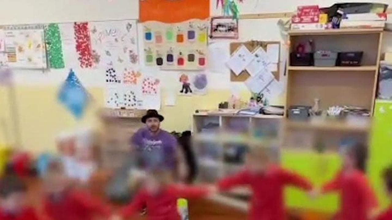 "Una foglia e due morsetti. Faccio cantare le piante e insegno i suoni ai bimbi"