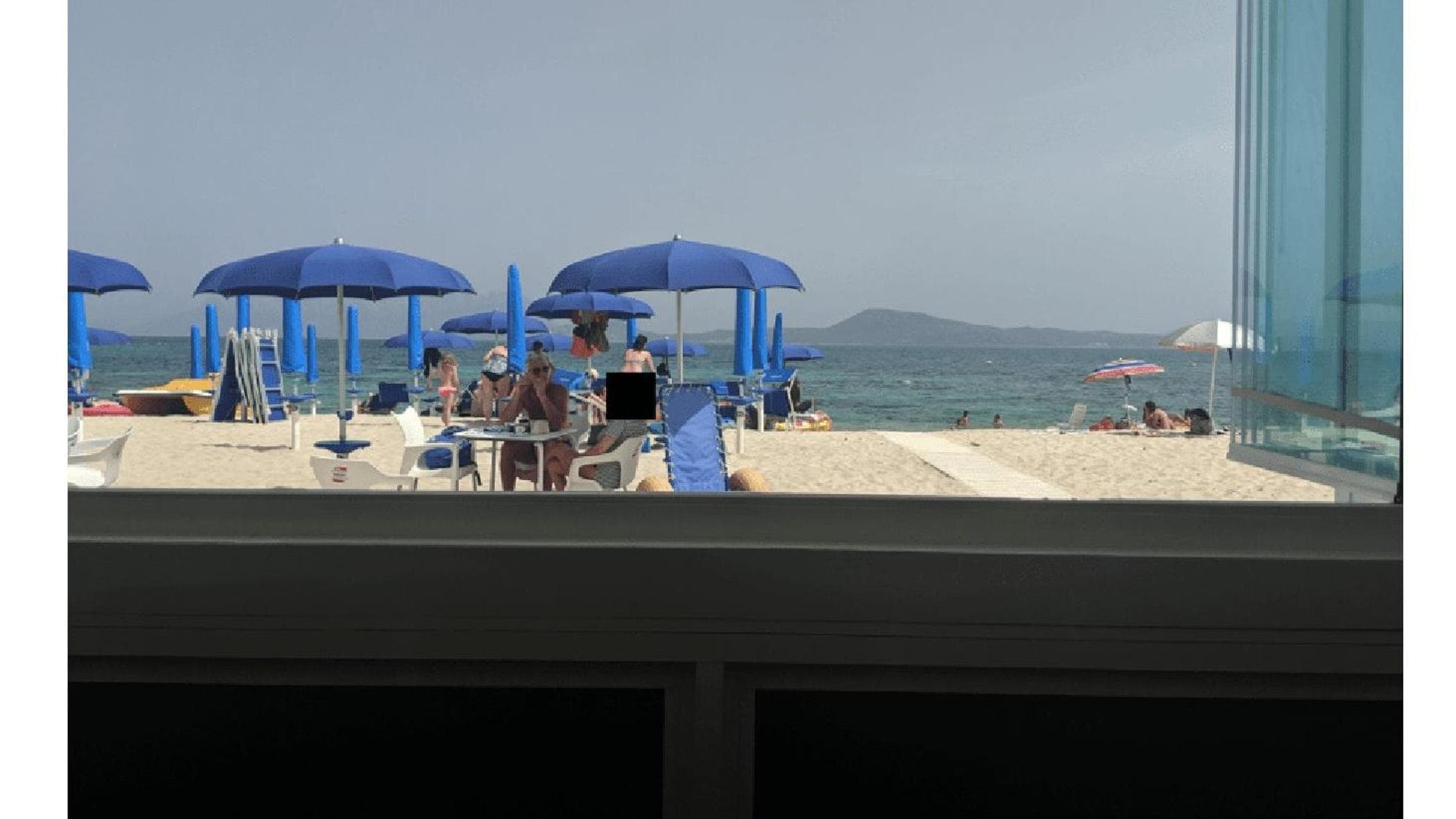Epstein in Costa Smeralda, quei contatti con Briatore: “Festeggiamo al Billionaire”