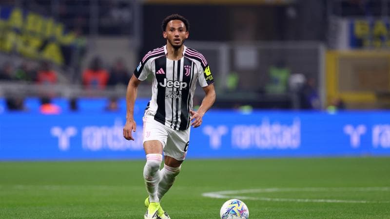 Kelly, insulti razzisti sui social al difensore della Juve: “Ci saranno delle conseguenze”