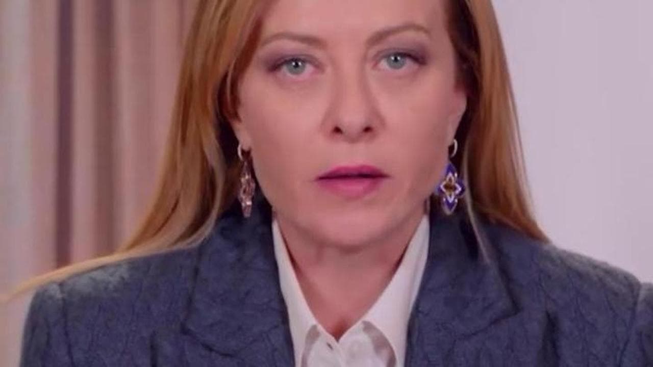 Giorgia Meloni, nuovo attacco ai giudici: "Risarcire Sea Watch? Decisione che lascia senza parole"