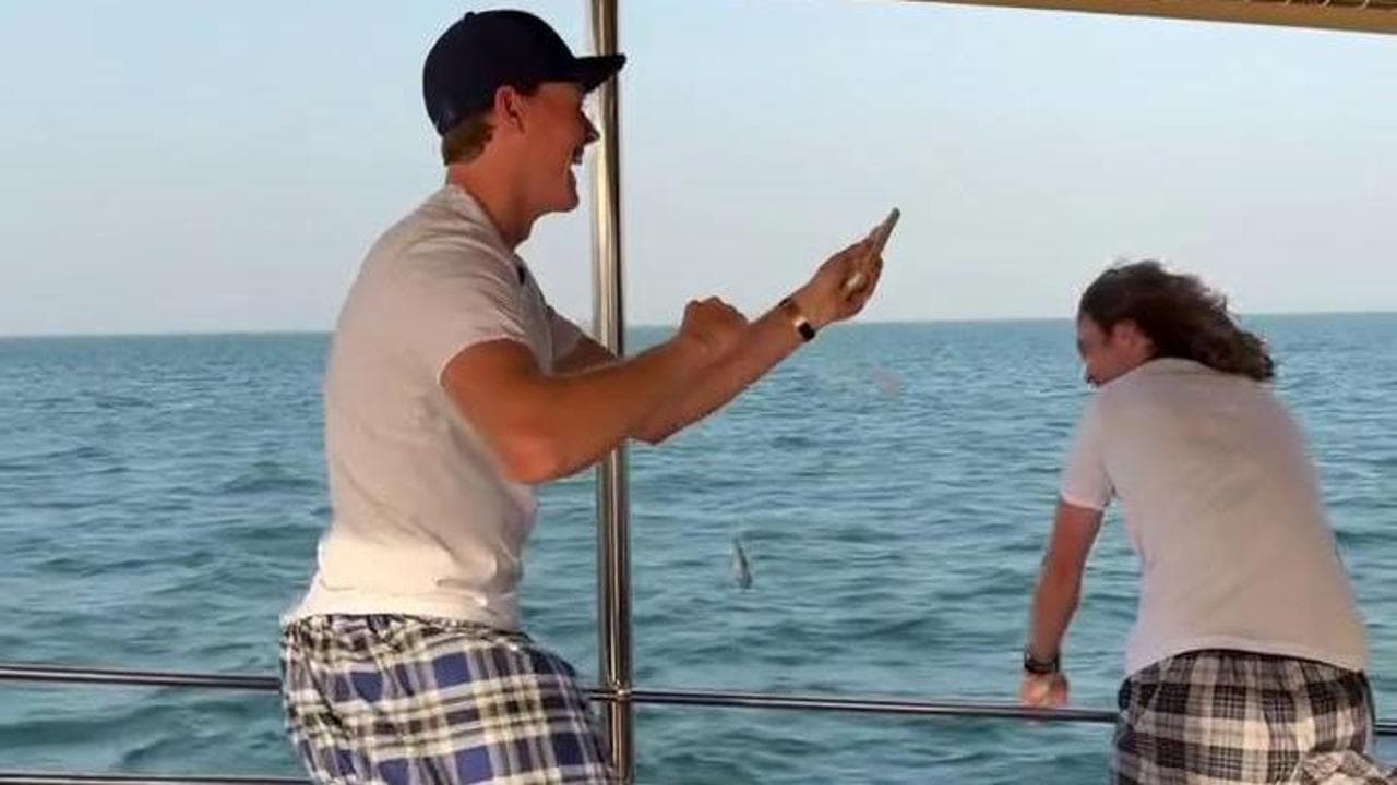 Doha, Sinner e Alcaraz a pesca con Medvedev e Rublev: il tennista italiano (sorpreso) vince la sfida