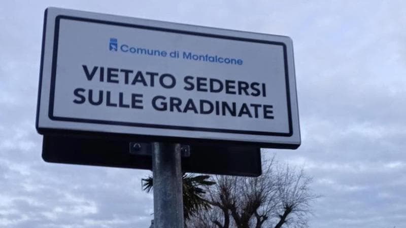 Moschee vietate a Monfalcone, la comunità musulmana ospitata da due parrocchie