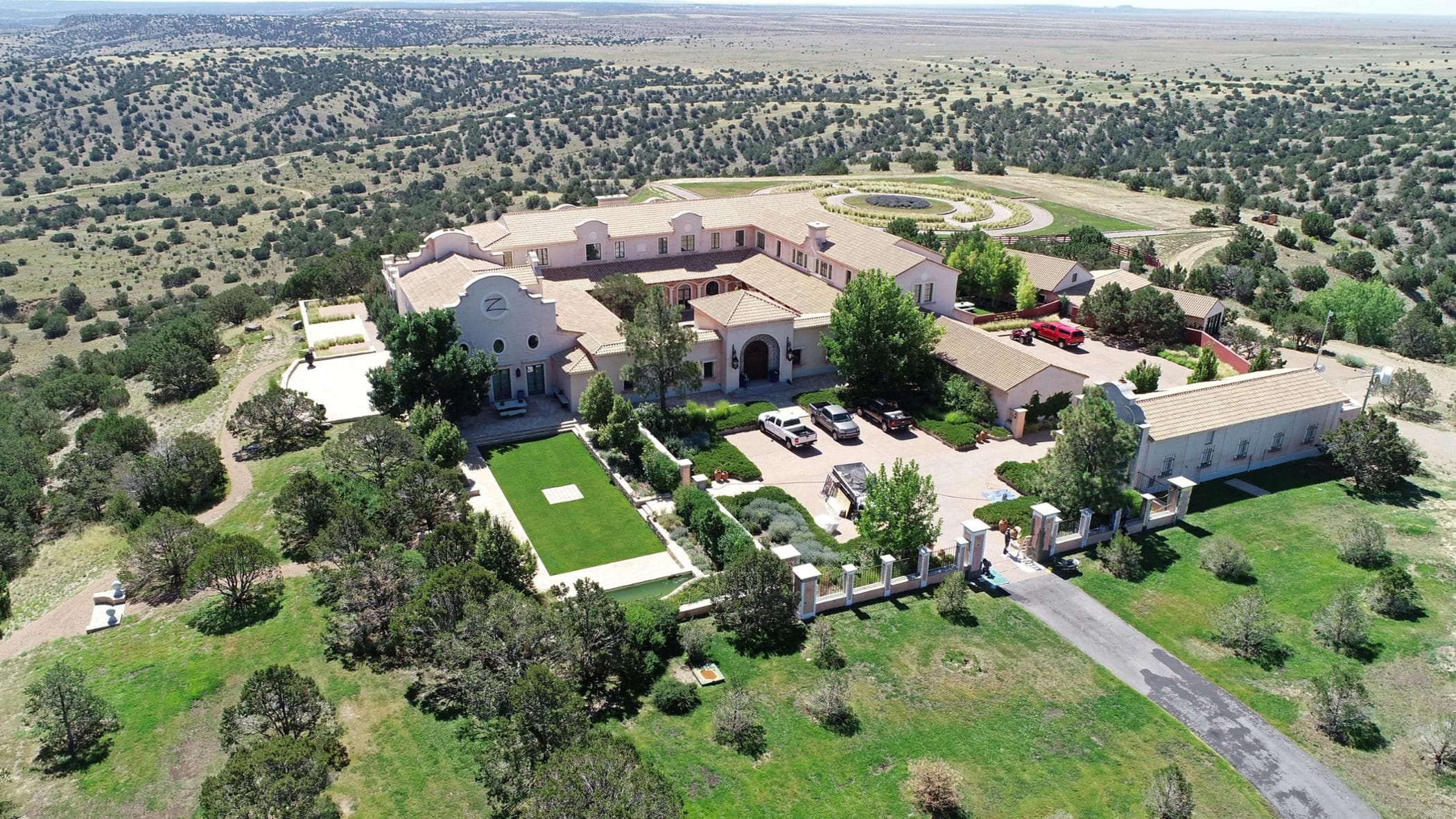 Epstein, il New Mexico apre un’indagine sul possibile omicidio di due ragazze nel ranch del pedofilo