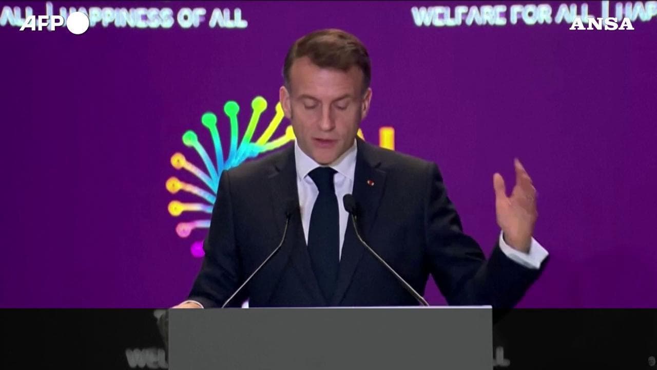 Macron al vertice sull'intelligenza artificiale: "Determinati a definire le regole con gli alleati"