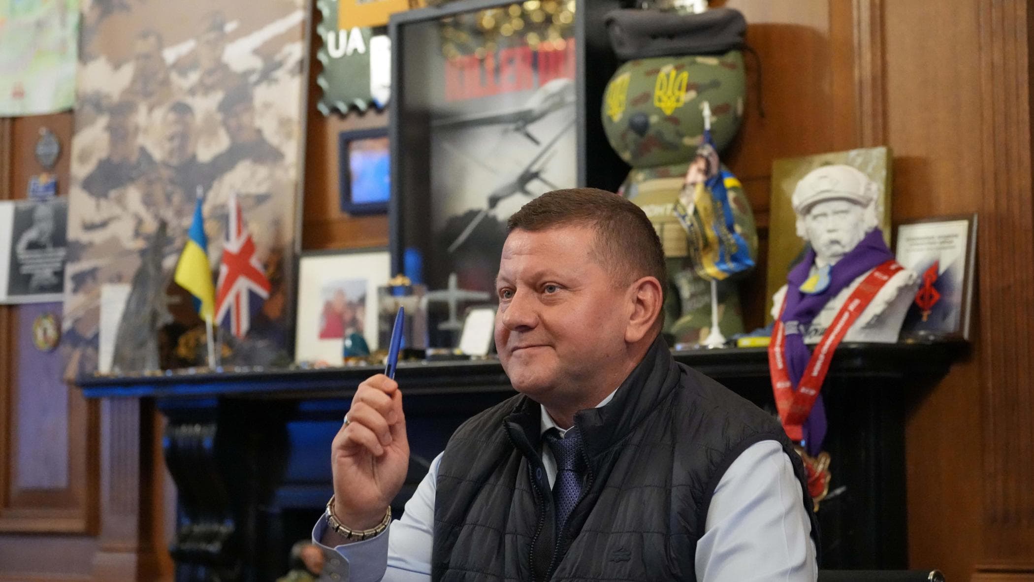 Scontro tra Zelensky e Zaluzhnyi, l’ex capo dell’esercito rivela la frattura con il leader ucraino