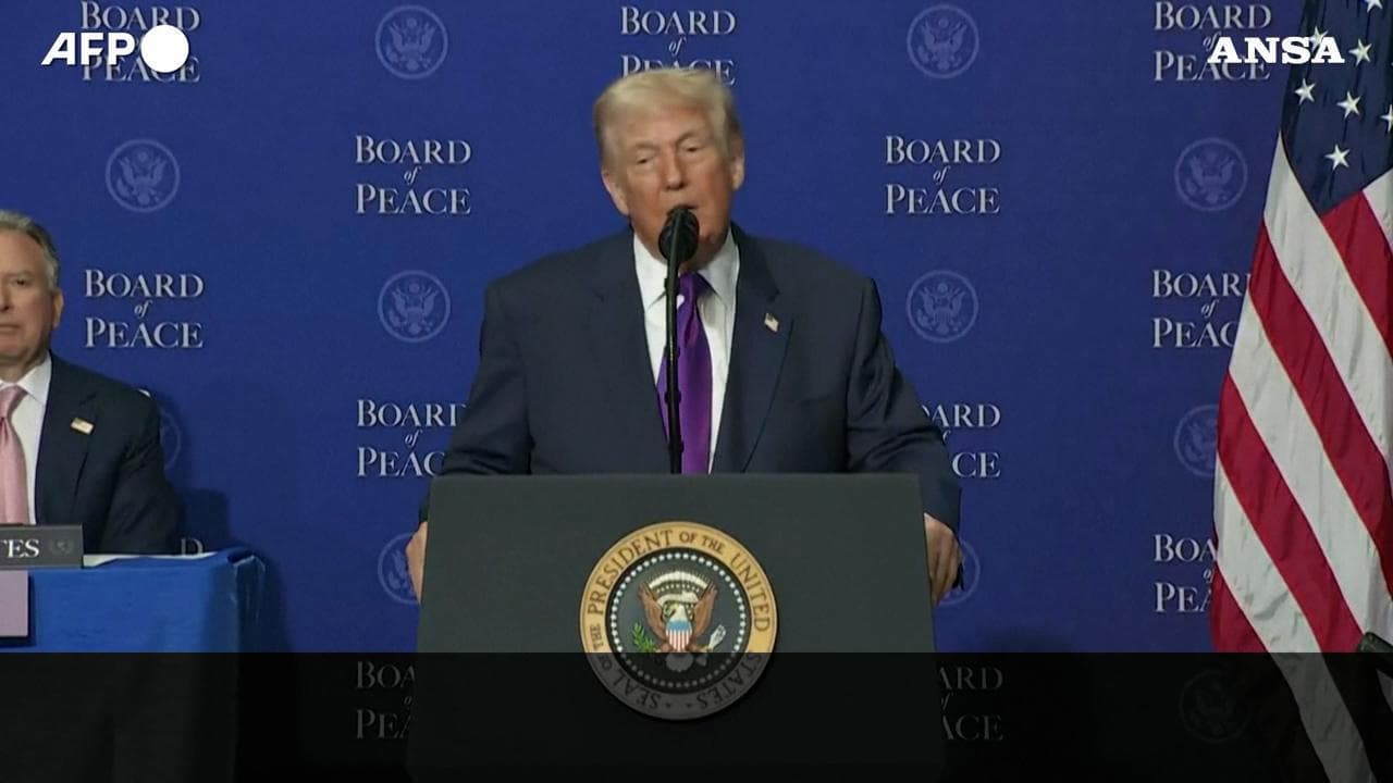 Usa-Iran, Trump: "Tra 10 giorni sapremo cosa succede. Se non accettano accadranno cose brutte"