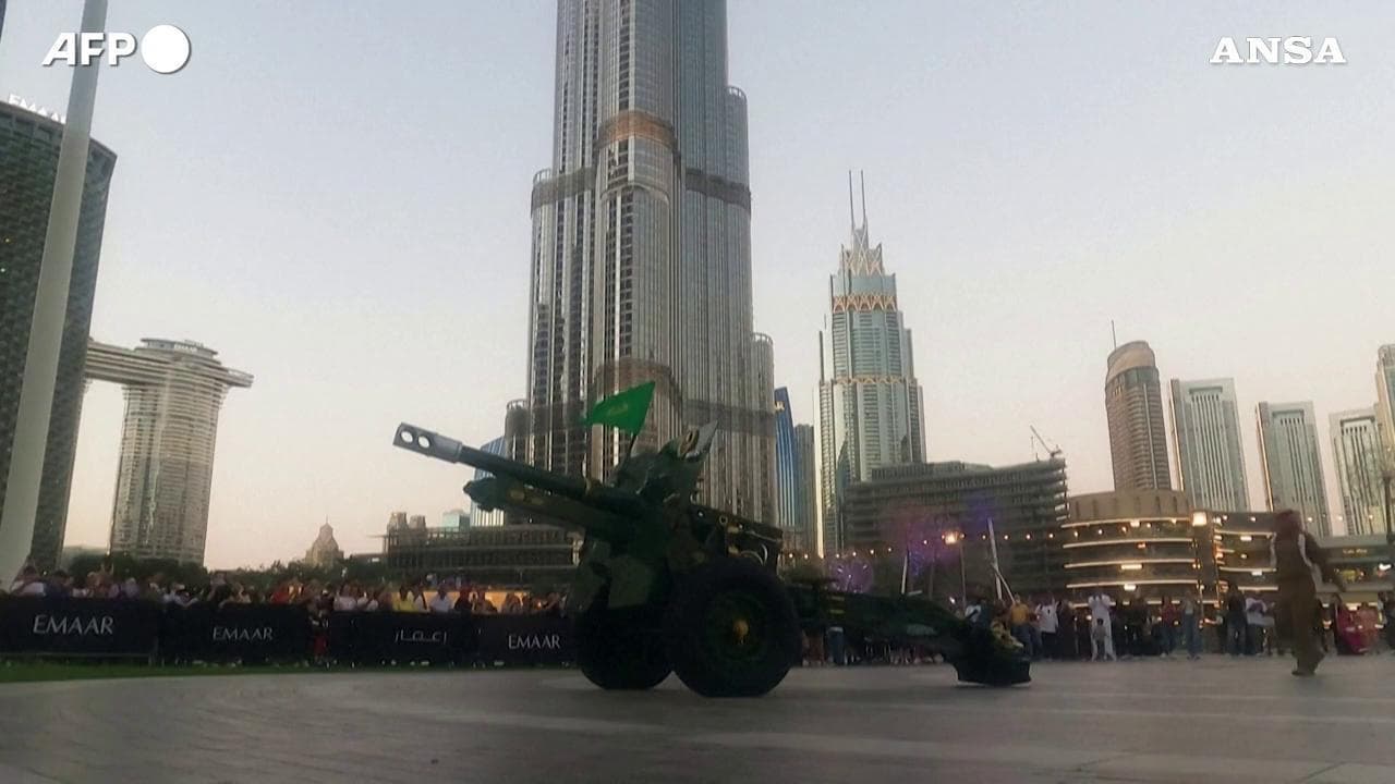 Ramadan a Dubai, rito al tramonto: il colpo di cannone che annuncia la fine del digiuno