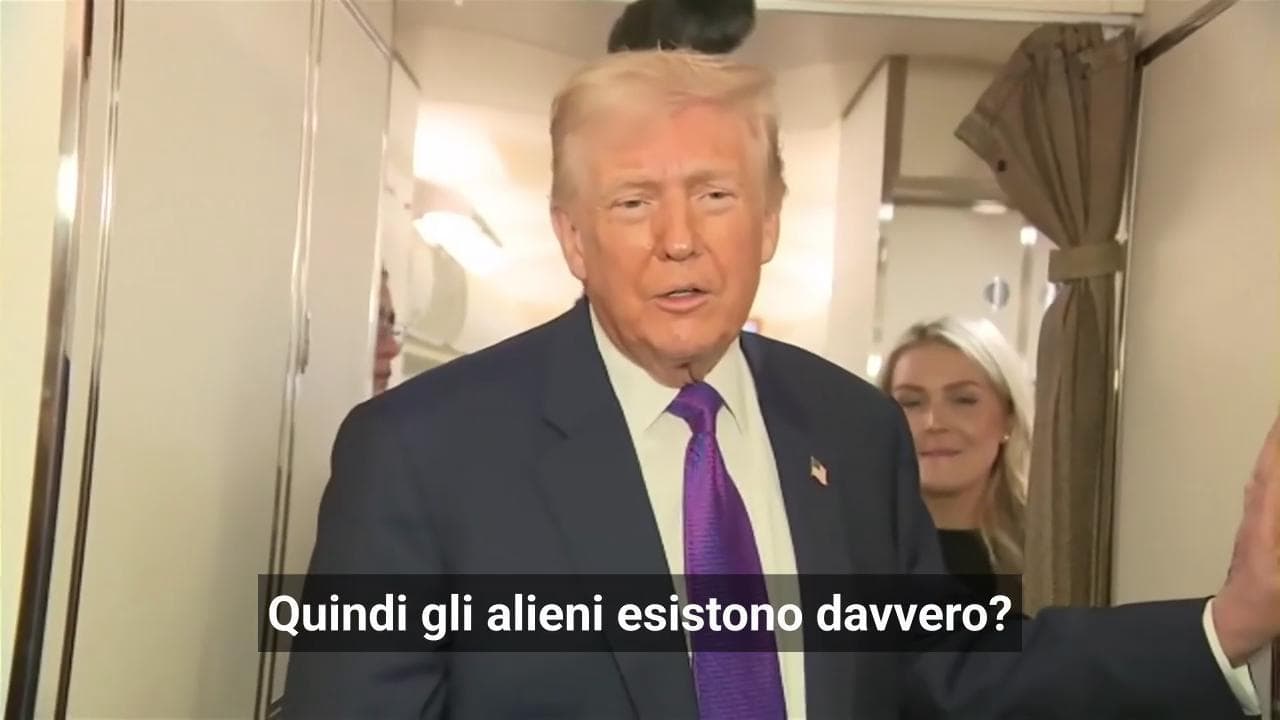 Ufo, Trump accusa Obama: "Ha rivelato informazioni segrete sugli alieni"
