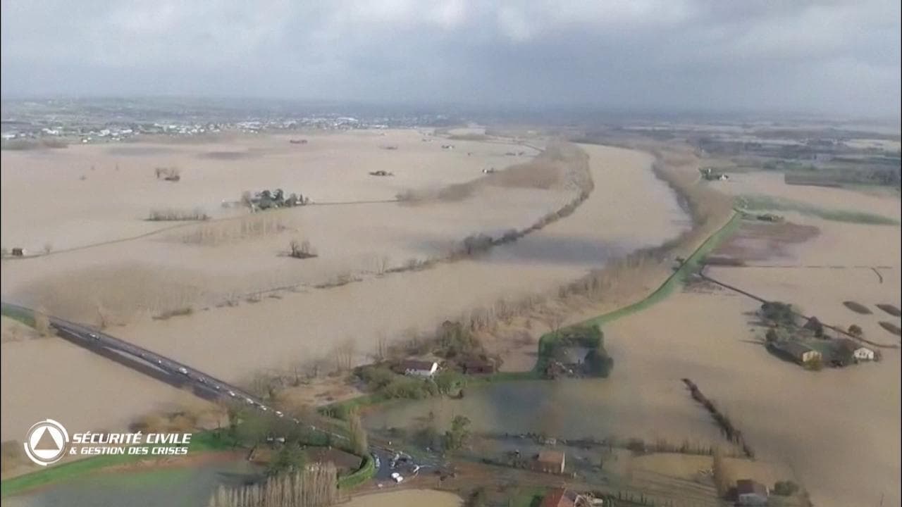 Alluvioni nel Sudovest della Francia, sommersi terreni agricoli. Allerta rossa in 3 dipartimenti