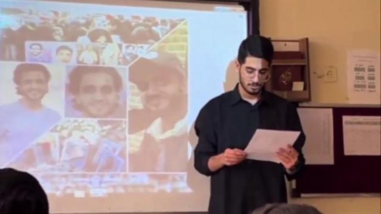 Iran, la classe omaggia il figlio del prof ucciso nelle proteste: la commozione del docente