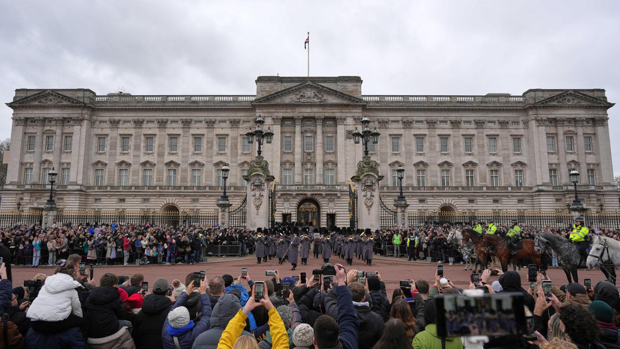 Londra, dopo gli scandali e l’arresto Andrea è ancora in linea per il trono: ecco perché