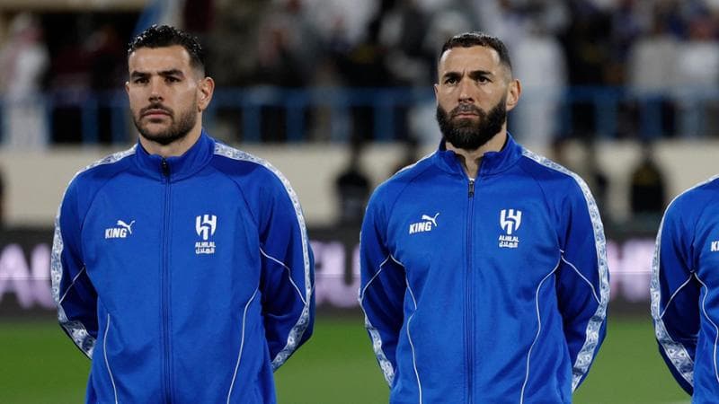 Theo Hernandez con Karim Benzema