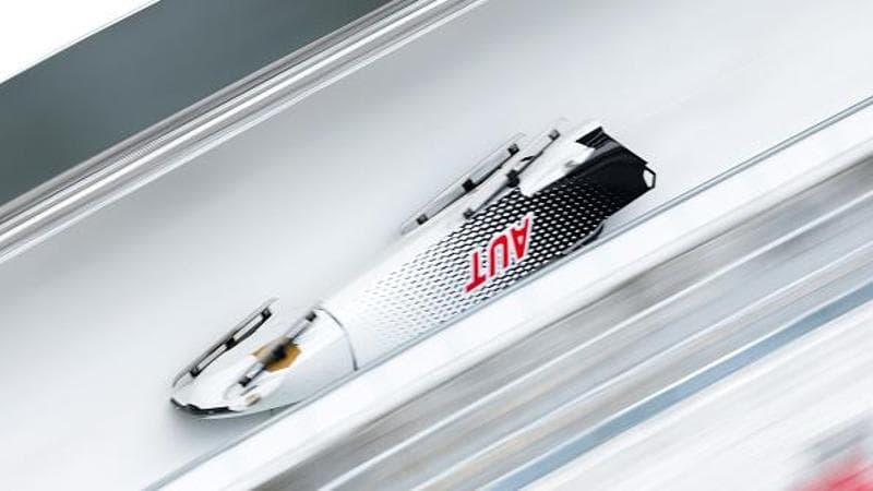 Incidenti sulla pista di bob a oltre 100 km/h: tre nazionali si ribaltano. Un austriaco in ospedale