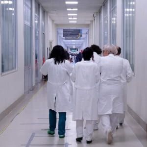 Hemşireler, yeni eğitim kursuna yeşil ışık yaktı. Reçete yazabilecekler. Doktor değil