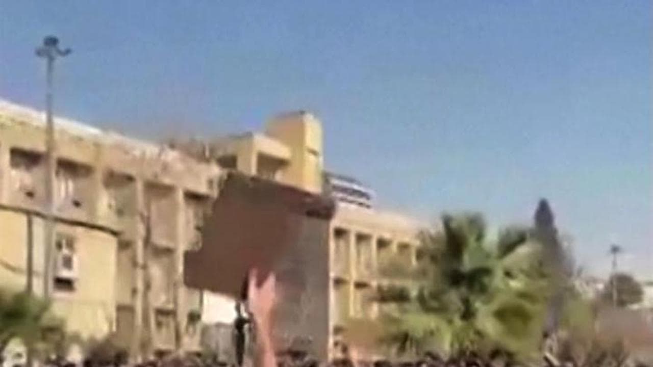 Teheran: "Lunga vita allo scià". Le manifestazioni nel 40mo giorno dall'inizio della repressione