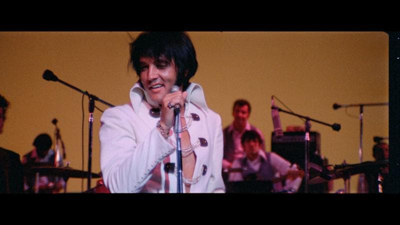 Elvis Presley (1935-1977) in una scena di EPiC. Il documentario di Baz Luhrmann arriva nei cinema il 5 marzo con Universal