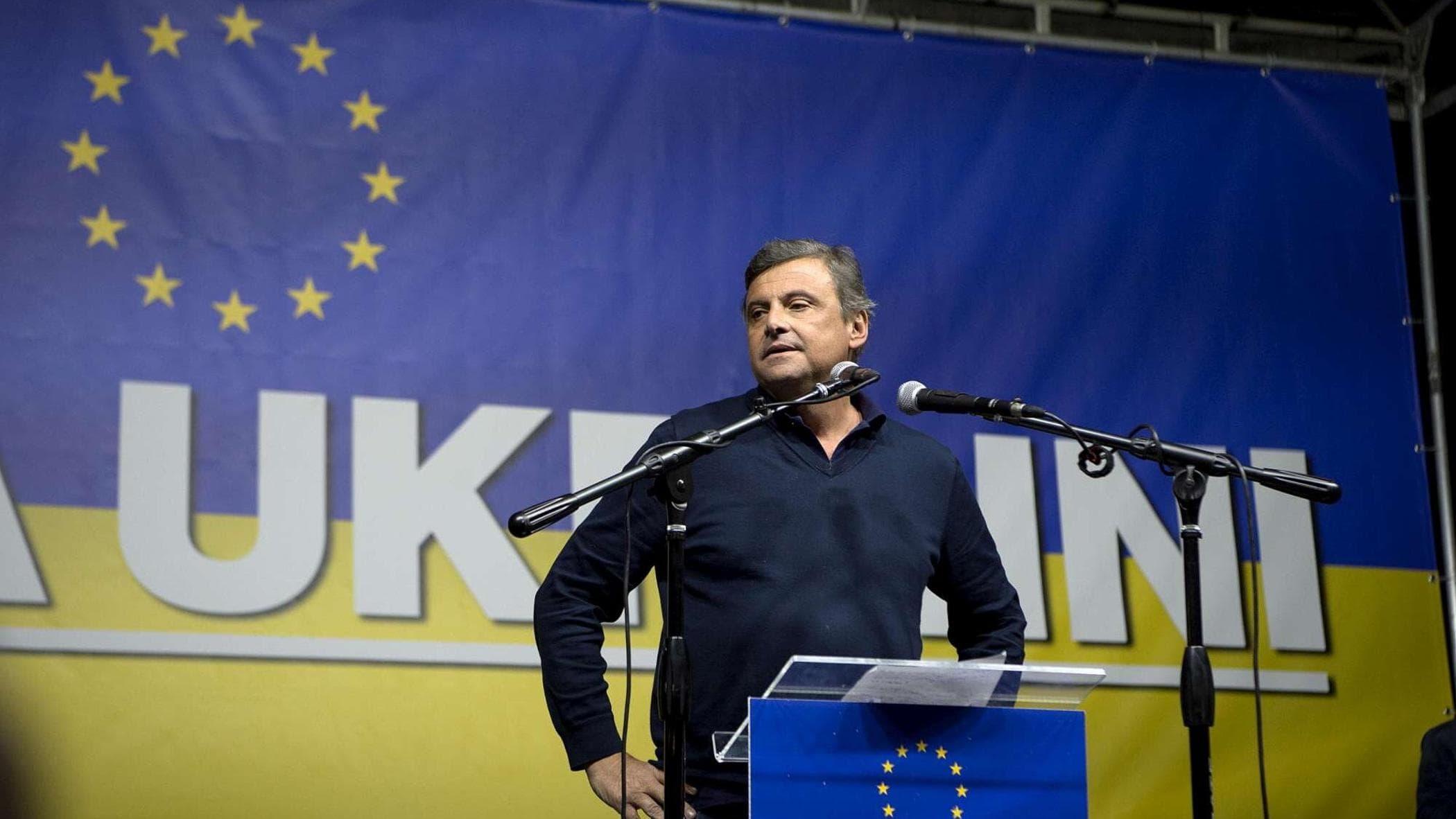 Calenda e l’ironia su Salvini: “Persino il treno sovietico per Kiev è puntuale, fatti due domande”